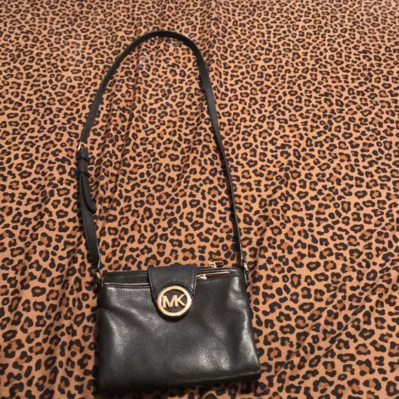 Michael Kors Crossbody. - Picture 1 of 5